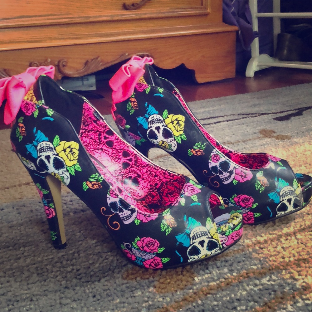 Never worn size 7
